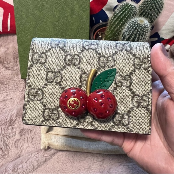 SOLD Gucci Supreme Card case wallet with cherries - Picture 6 of 6